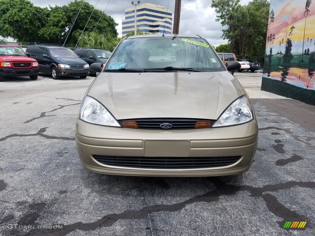 2000 Focus SE Sedan - Fort Knox Gold Metallic / Medium Parchment photo #8