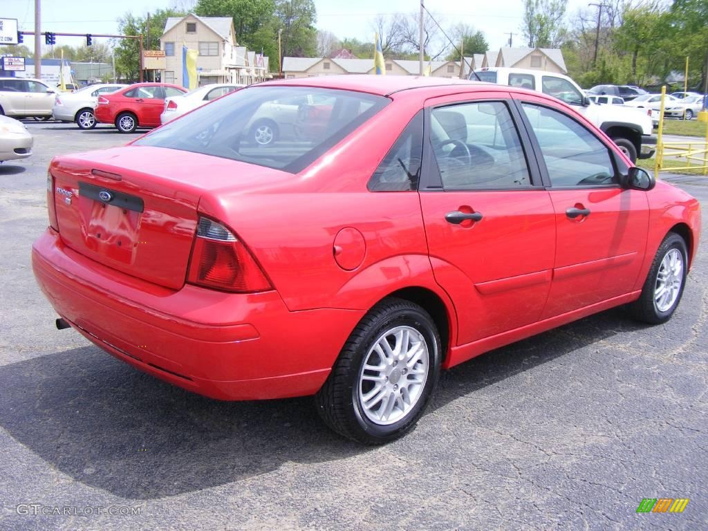 2007 Focus ZX4 SE Sedan - Infra-Red / Charcoal/Light Flint photo #3