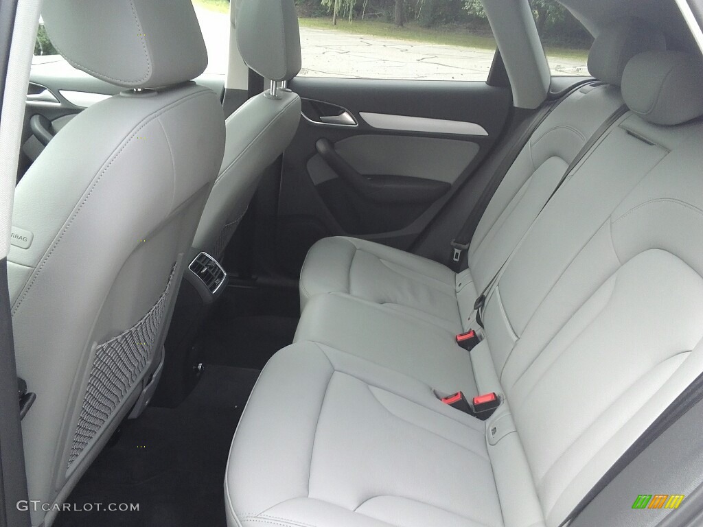 Rock Gray Interior 2017 Audi Q3 2.0 TFSI Premium Plus Photo #122471038