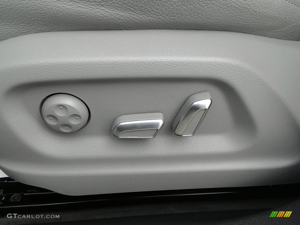 2017 Q3 2.0 TFSI Premium Plus - Cortina White / Rock Gray photo #26