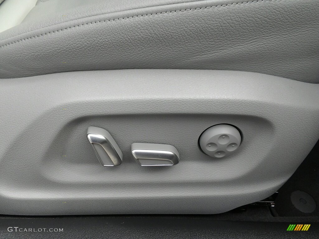 2017 Q3 2.0 TFSI Premium Plus - Cortina White / Rock Gray photo #28