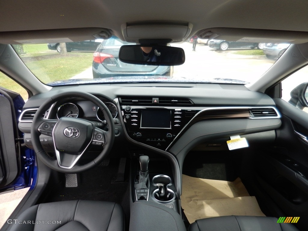 2018 Toyota Camry XLE Dashboard Photos