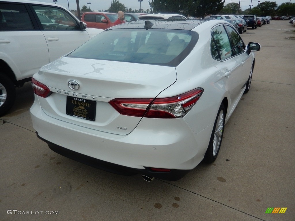 2018 Camry XLE - Wind Chill Pearl / Macadamia photo #2