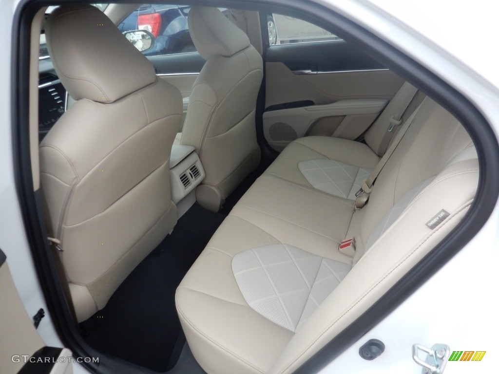 2018 Camry XLE - Wind Chill Pearl / Macadamia photo #5