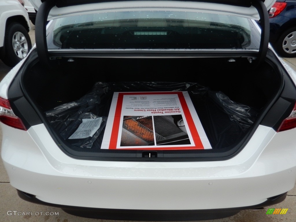 2018 Camry XLE - Wind Chill Pearl / Macadamia photo #6
