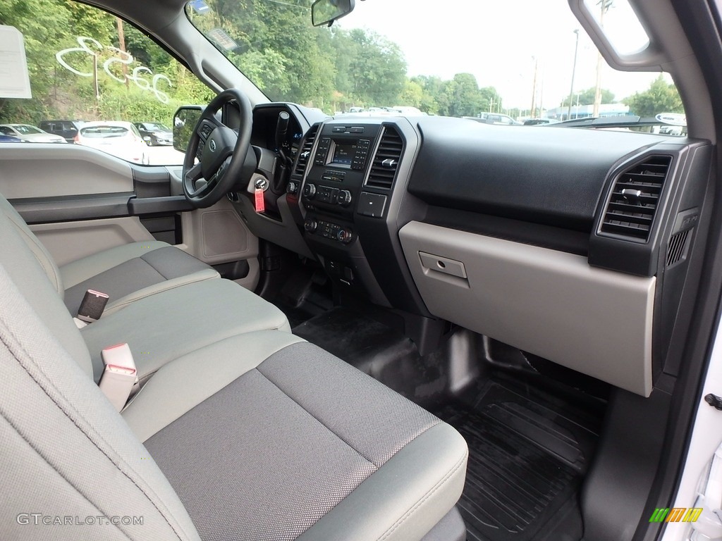 2017 F150 XL Regular Cab 4x4 - Oxford White / Earth Gray photo #2