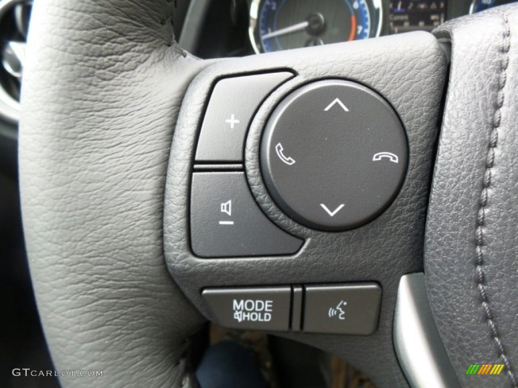 2018 Toyota Corolla SE Controls Photo #122488607