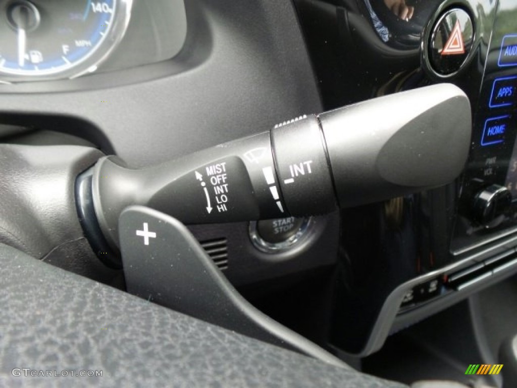 2018 Toyota Corolla SE Controls Photo #122488655
