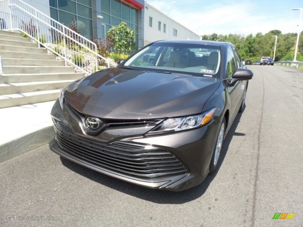 2018 Camry LE - Brownstone / Macadamia photo #3