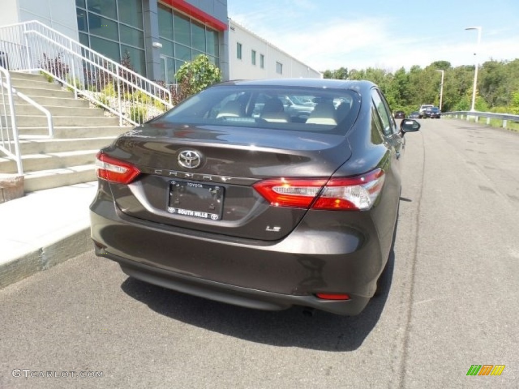 2018 Camry LE - Brownstone / Macadamia photo #7