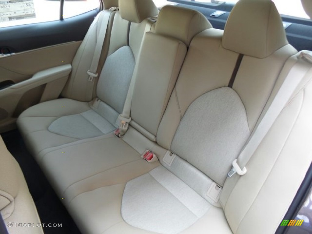 Macadamia Interior 2018 Toyota Camry LE Photo #122490245