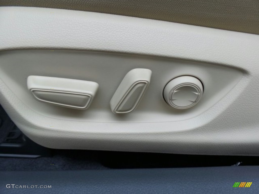 2018 Toyota Camry LE Controls Photo #122490323