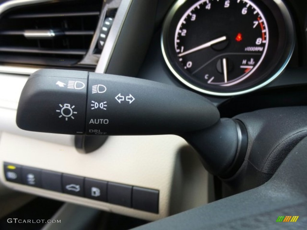 2018 Toyota Camry LE Controls Photo #122490521
