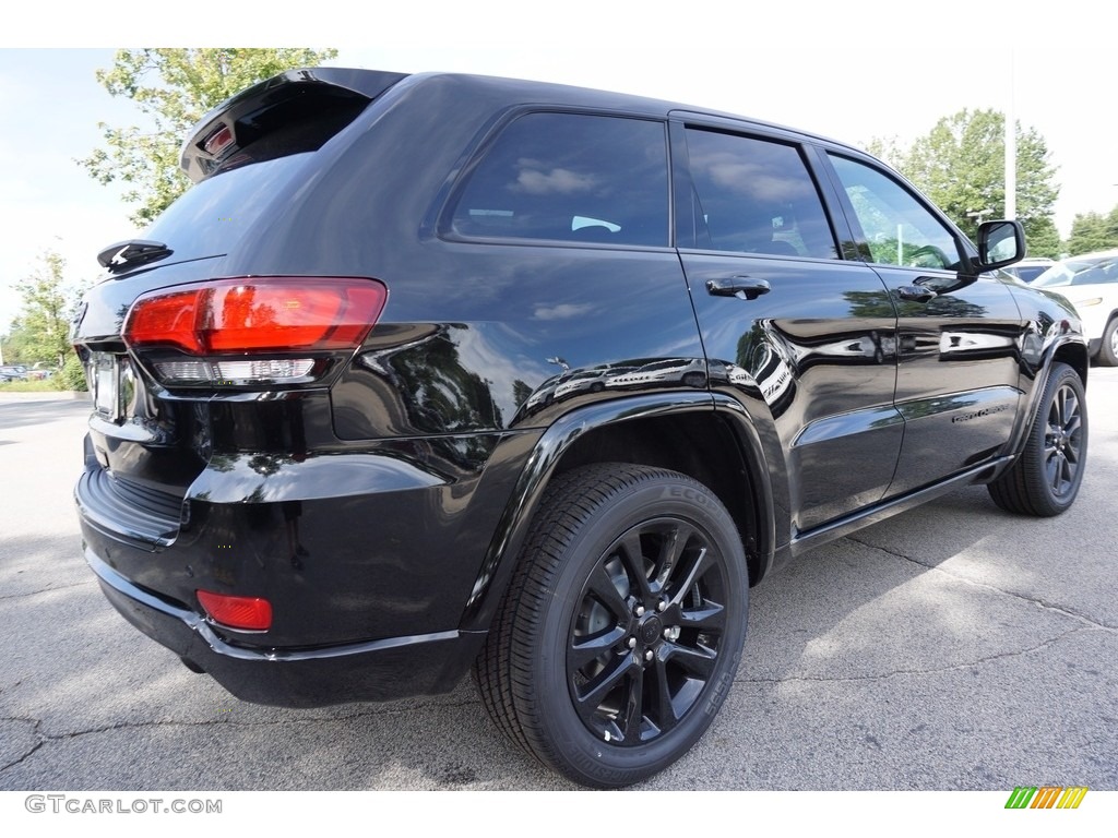 2018 Grand Cherokee Altitude - Diamond Black Crystal Pearl / Black photo #3