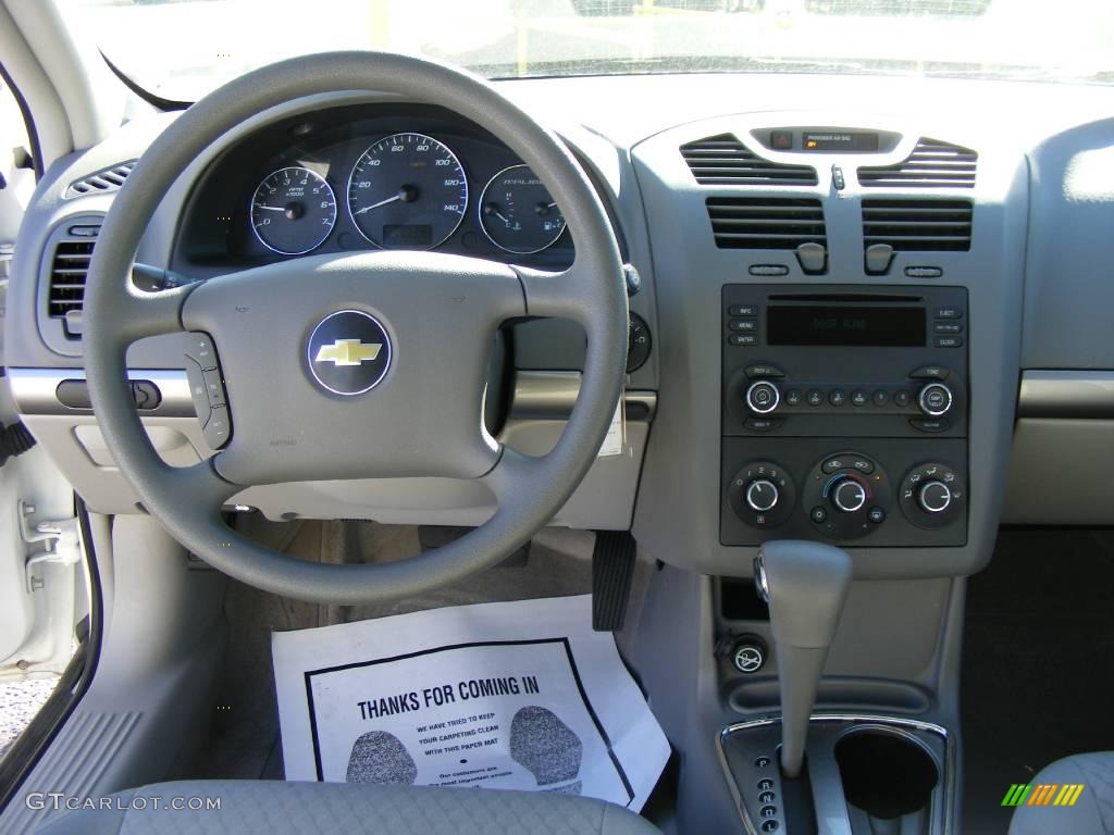 2007 Malibu Maxx LS Wagon - White / Titanium Gray photo #8