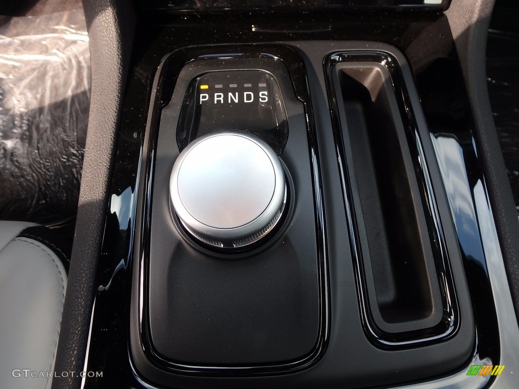 2018 Chrysler 300 S AWD Transmission Photos