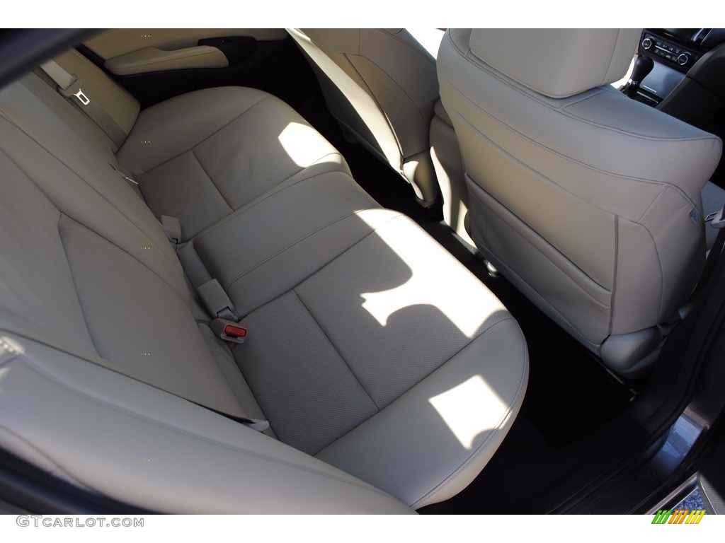 2013 ILX 2.0L Premium - Polished Metal Metallic / Parchment photo #26