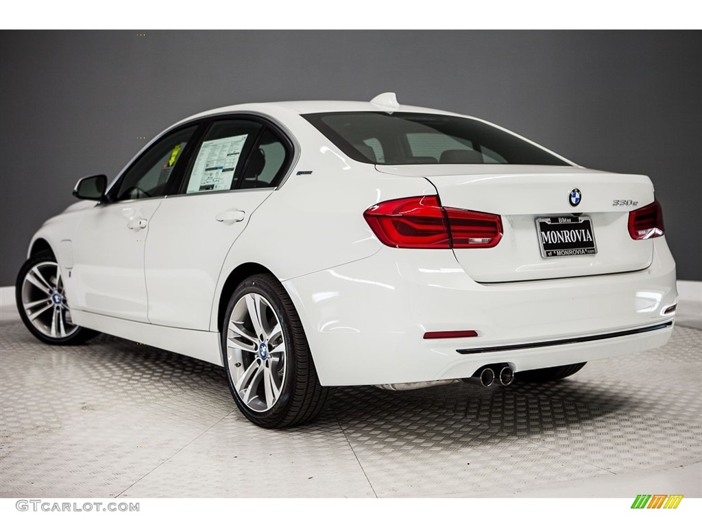 2018 3 Series 330e iPerformance Sedan - Alpine White / Black photo #3