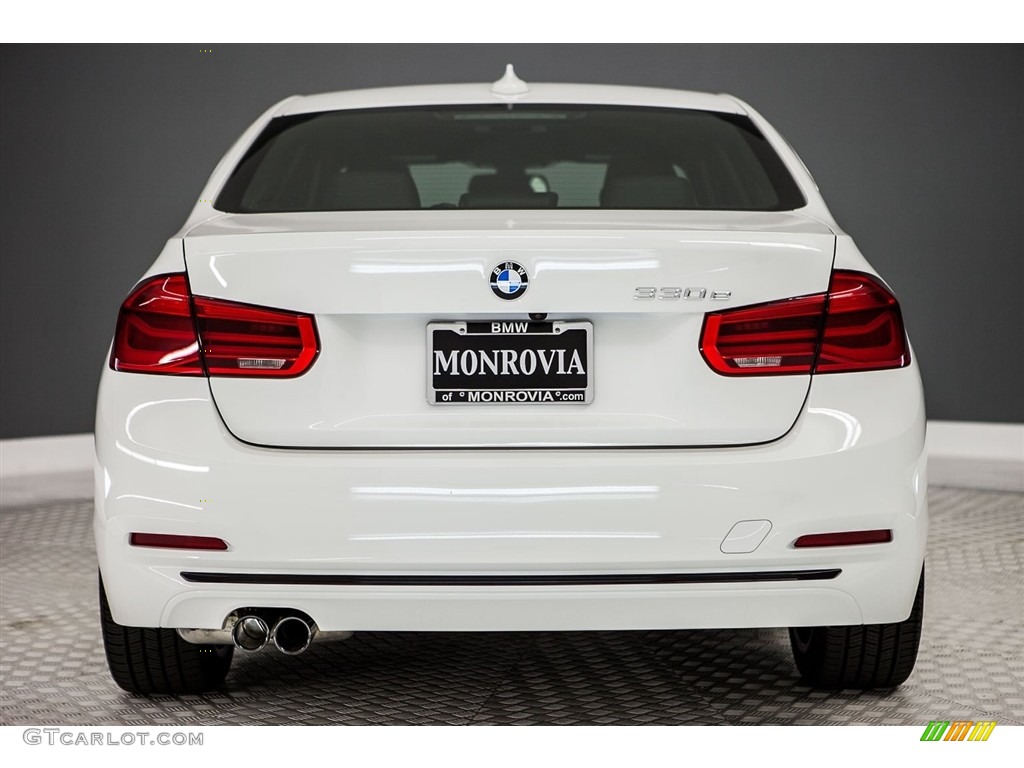2018 3 Series 330e iPerformance Sedan - Alpine White / Black photo #4