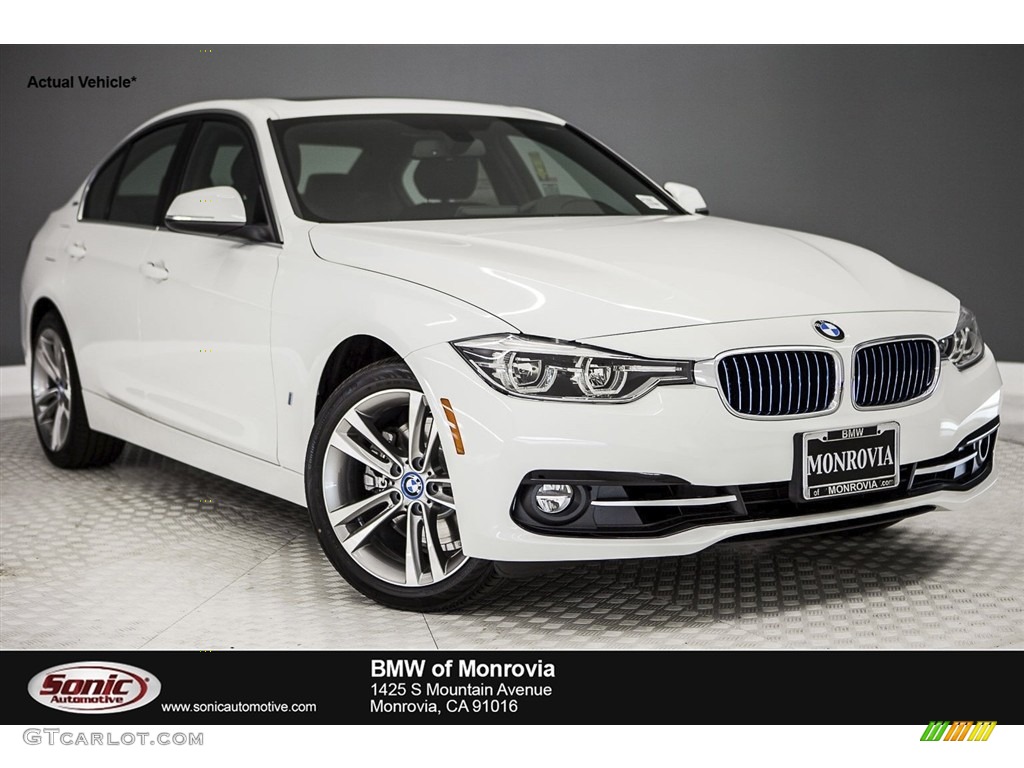 2018 3 Series 330e iPerformance Sedan - Alpine White / Black photo #1