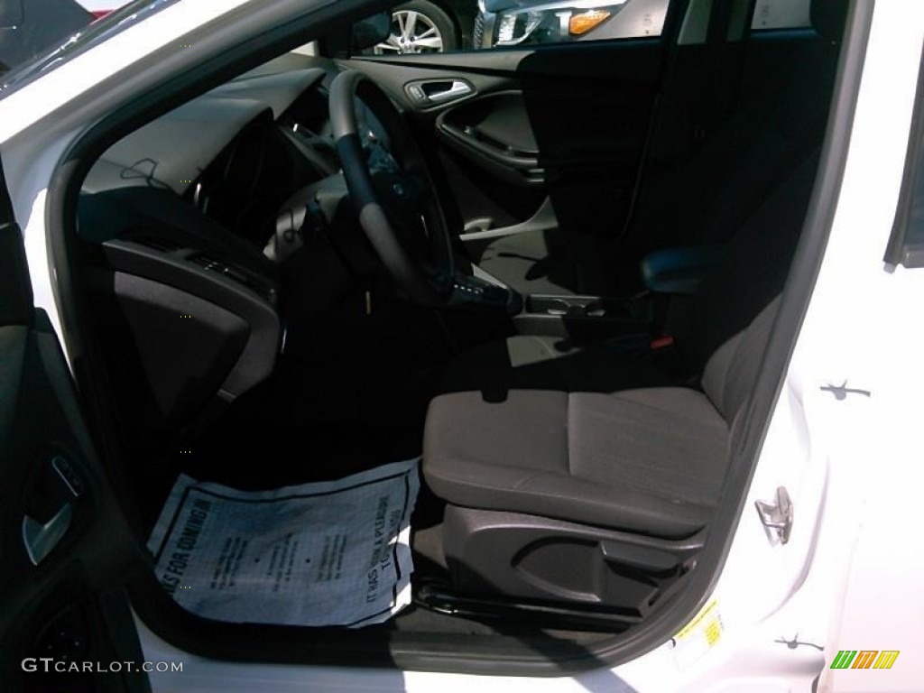2015 Focus SE Hatchback - Oxford White / Charcoal Black photo #3
