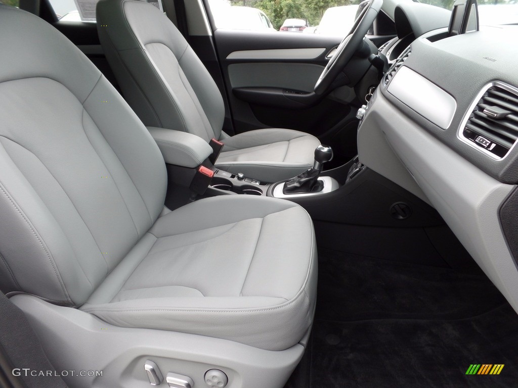 2017 Q3 2.0 TFSI Premium Plus - Monsoon Gray Metallic / Rock Gray photo #13