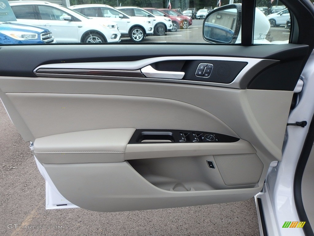 2017 Ford Fusion Hybrid SE Door Panel Photos