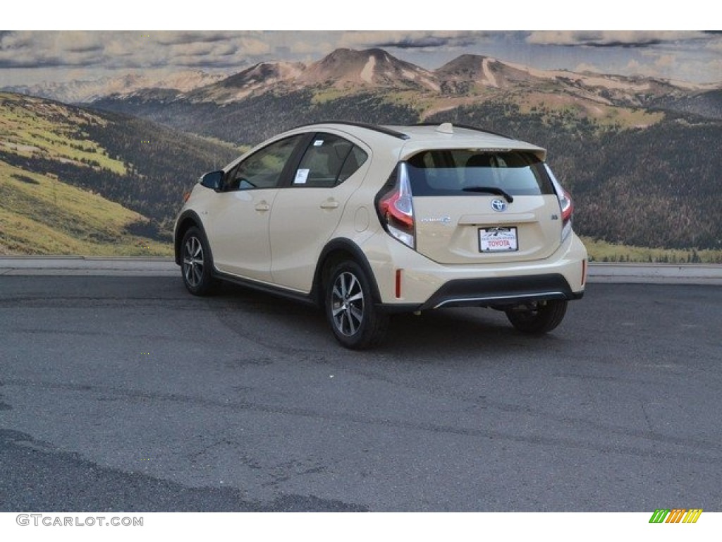 2018 Prius c Two - Sandstorm / Gray/Dark Gray Two-Tone photo #3