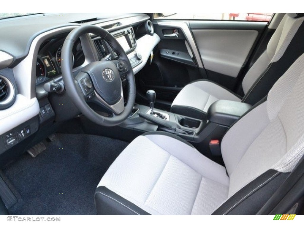 Ash Interior 2017 Toyota RAV4 XLE Photo #122541582