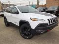 Front 3/4 View of 2018 Cherokee Trailhawk 4x4