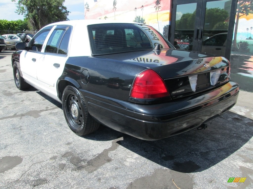 2010 Crown Victoria Police Interceptor - Black / Charcoal Black photo #9