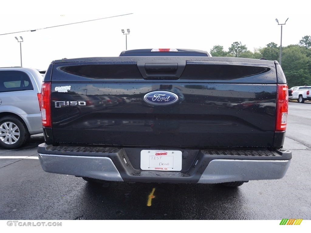 2017 F150 XLT SuperCrew - Shadow Black / Earth Gray photo #4