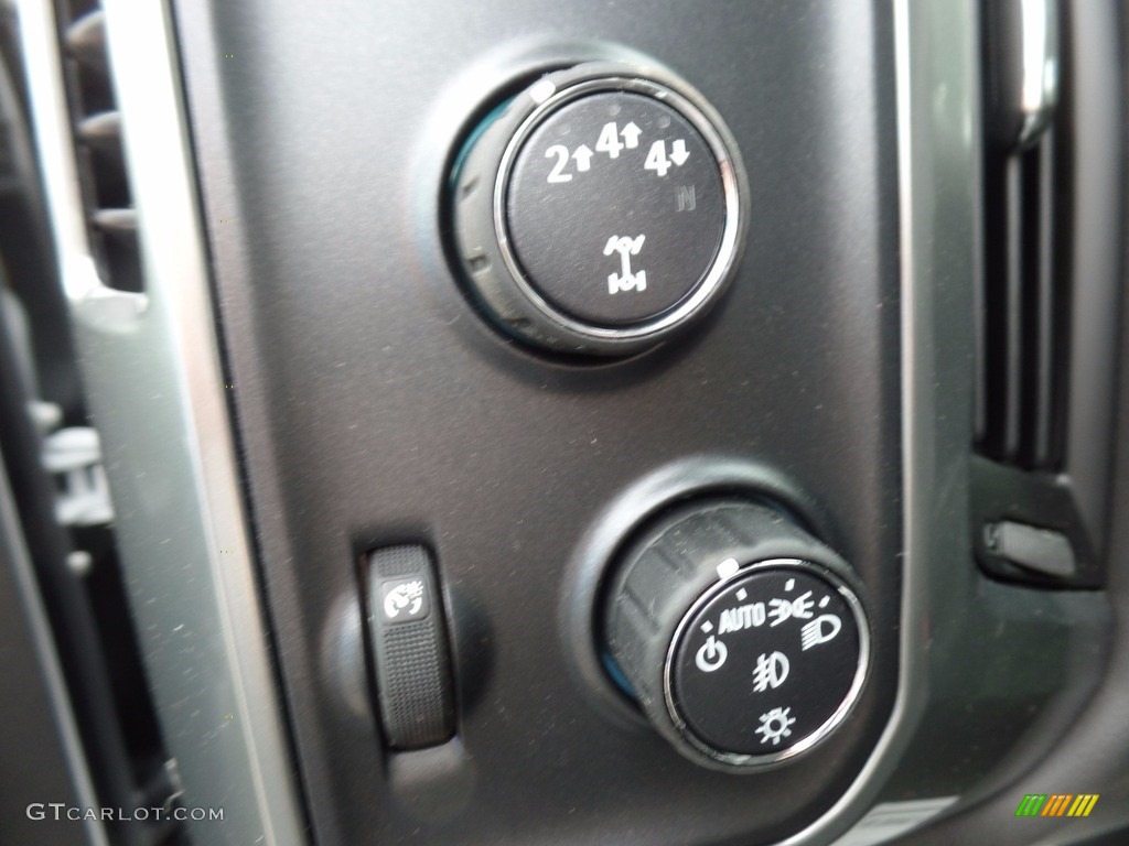 2018 Chevrolet Silverado 3500HD LT Crew Cab Dual Rear Wheel 4x4 Controls Photo #122557797