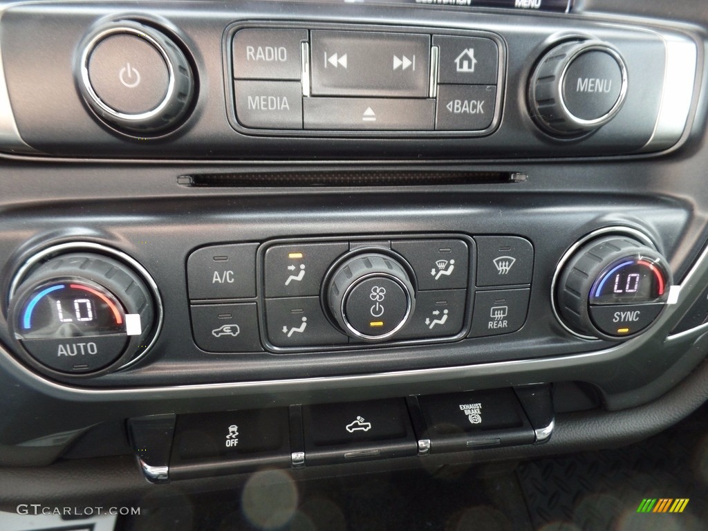 2018 Chevrolet Silverado 3500HD LT Crew Cab Dual Rear Wheel 4x4 Controls Photo #122557908