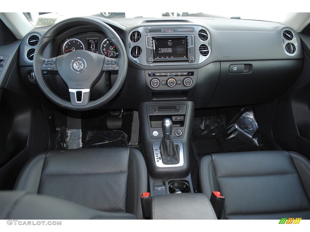 Charcoal Interior 2017 Volkswagen Tiguan Sport Photo #122559099
