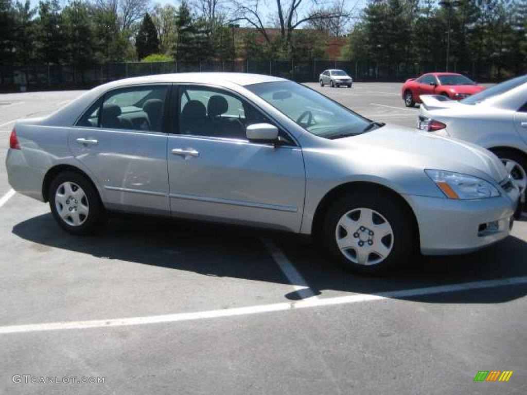 2007 Accord LX Sedan - Alabaster Silver Metallic / Gray photo #3