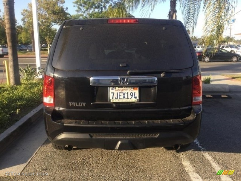 2015 Pilot LX - Crystal Black Pearl / Gray photo #2