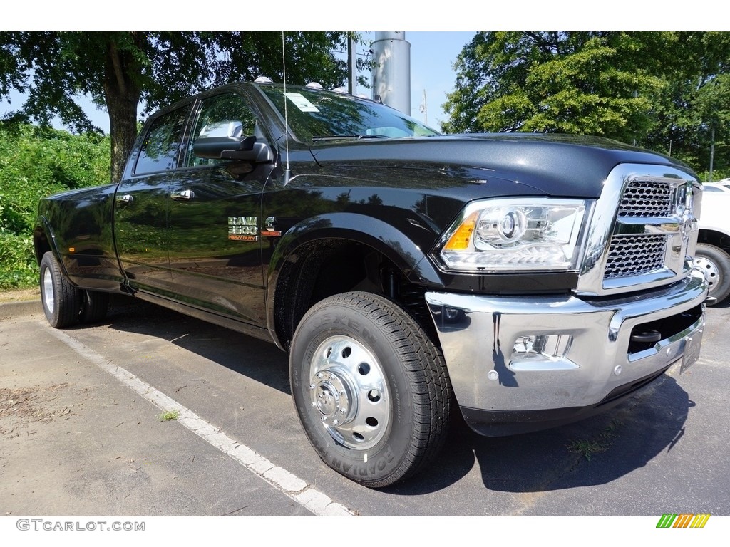Brilliant Black Crystal Pearl 2018 Ram 3500 Laramie Crew Cab 4x4 Dual Rear Wheel Exterior Photo #122573223
