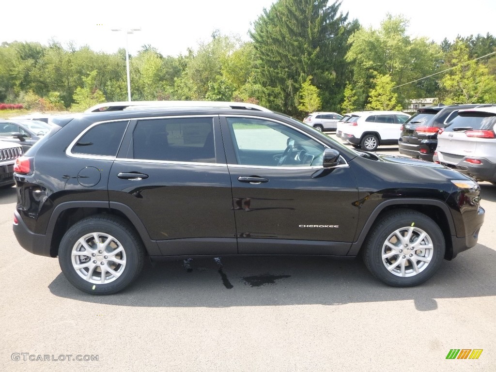 2018 Cherokee Latitude Plus 4x4 - Diamond Black Crystal Pearl / Black photo #6