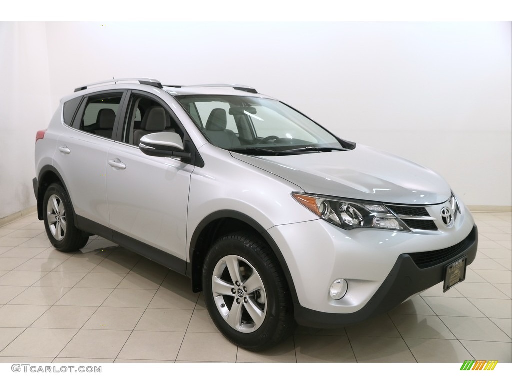 2015 RAV4 XLE - Classic Silver Metallic / Ash photo #1