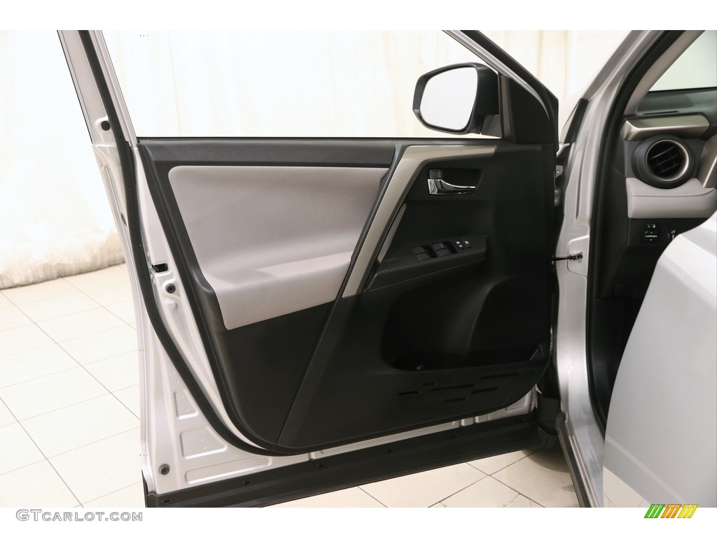 2015 RAV4 XLE - Classic Silver Metallic / Ash photo #4