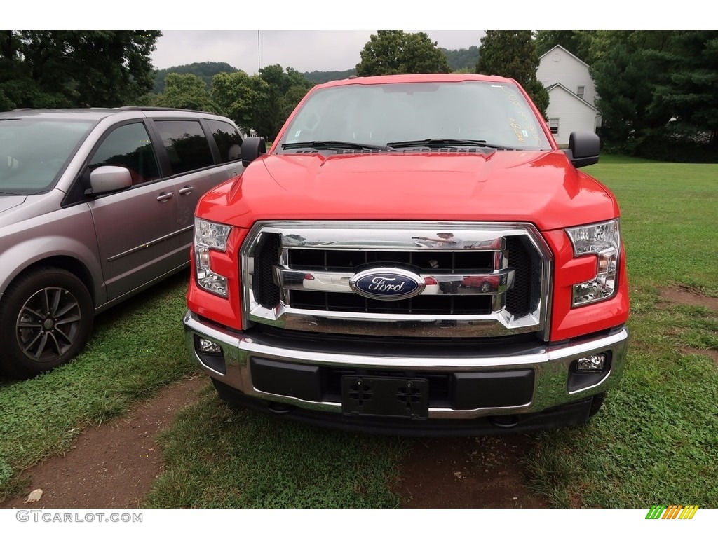 2017 F150 XLT SuperCrew 4x4 - Race Red / Earth Gray photo #2