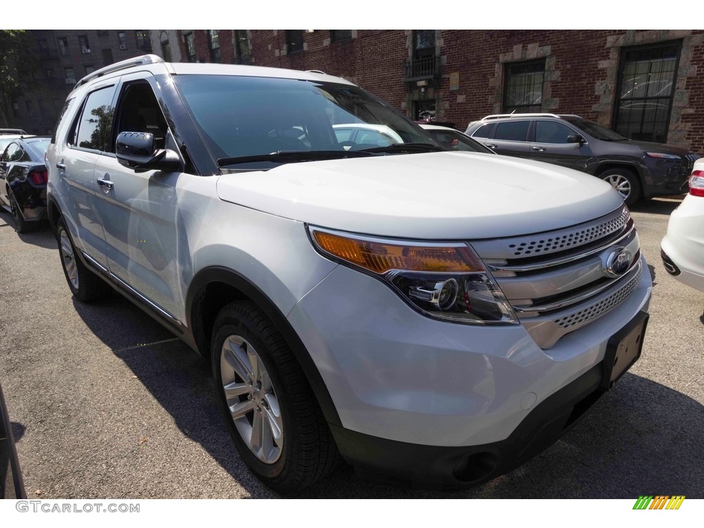 2015 Explorer XLT 4WD - Oxford White / Charcoal Black photo #1