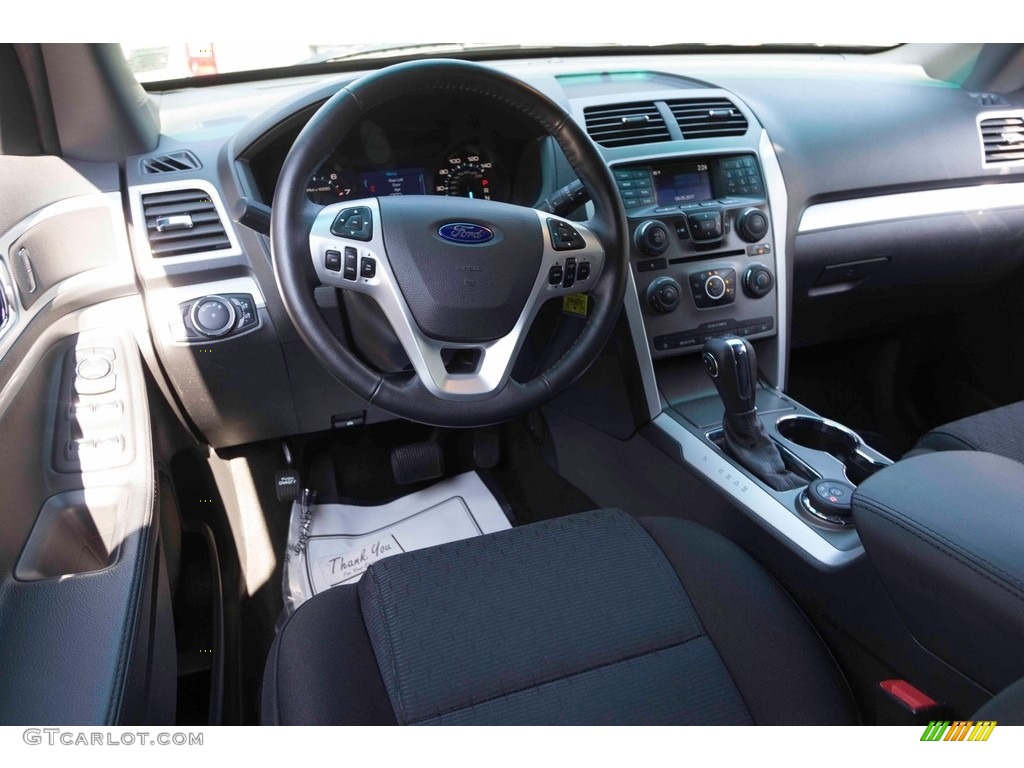 2015 Explorer XLT 4WD - Oxford White / Charcoal Black photo #11