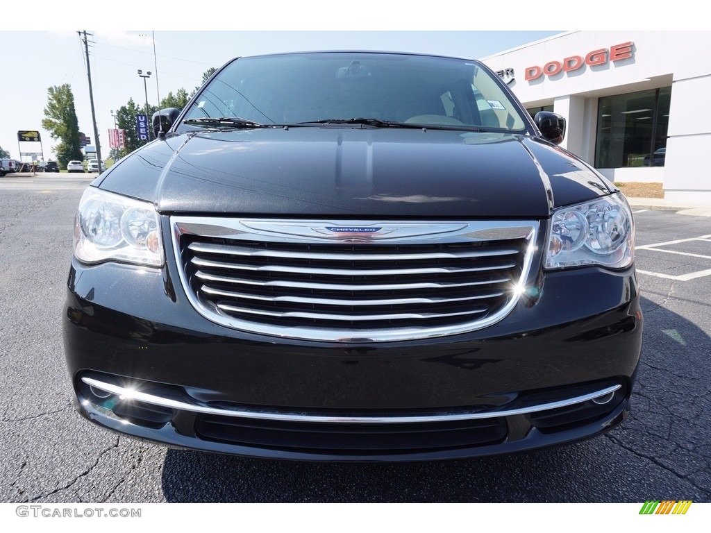 2016 Town & Country Touring - Brilliant Black Crystal Pearl / Dark Frost Beige/Medium Frost Beige photo #2