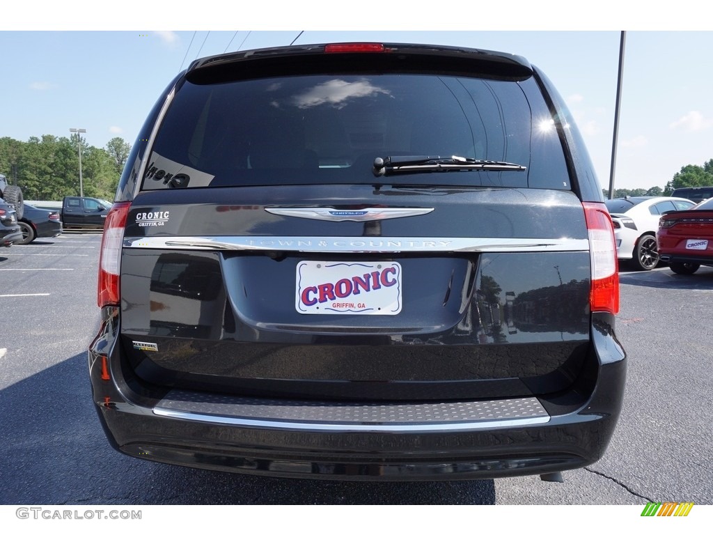 2016 Town & Country Touring - Brilliant Black Crystal Pearl / Dark Frost Beige/Medium Frost Beige photo #6