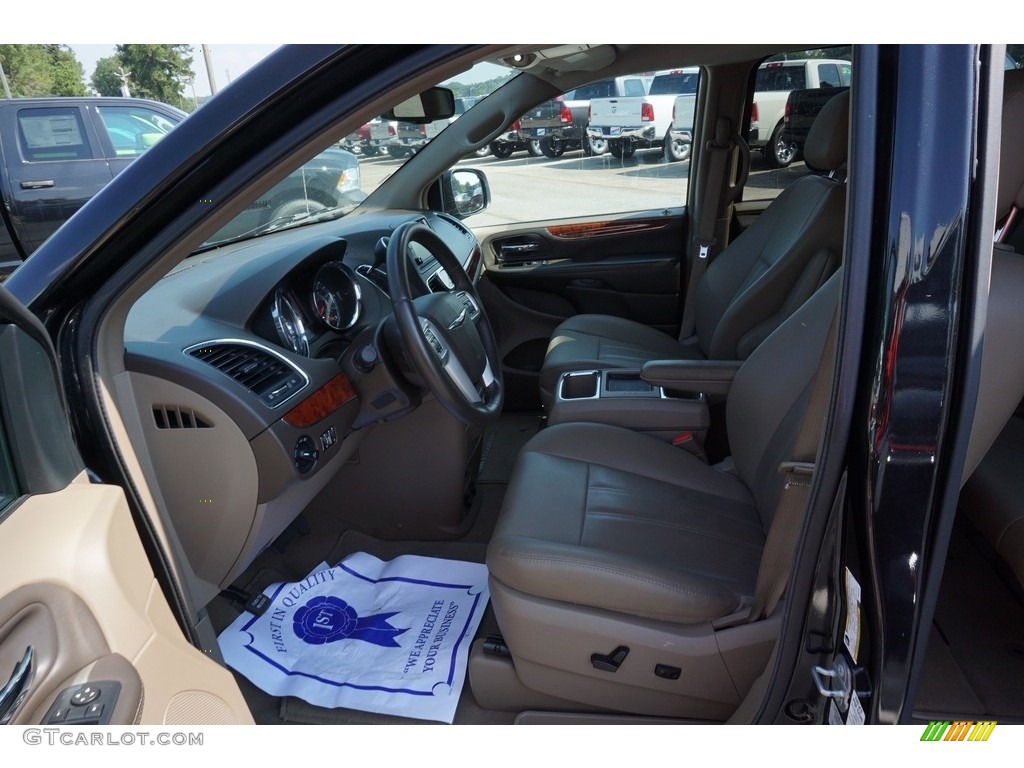 2016 Town & Country Touring - Brilliant Black Crystal Pearl / Dark Frost Beige/Medium Frost Beige photo #9