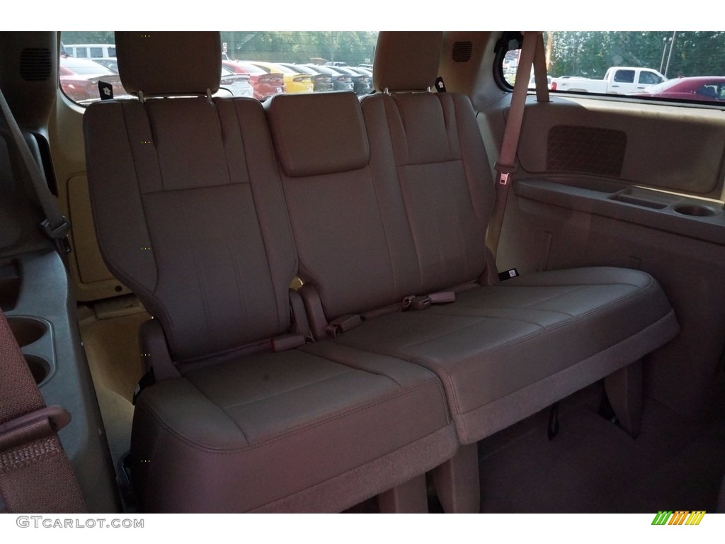 2016 Town & Country Touring - Brilliant Black Crystal Pearl / Dark Frost Beige/Medium Frost Beige photo #19