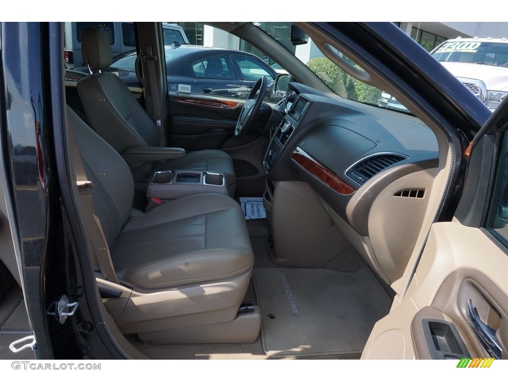 2016 Town & Country Touring - Brilliant Black Crystal Pearl / Dark Frost Beige/Medium Frost Beige photo #20