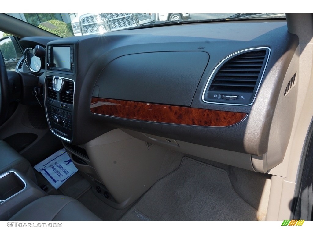 2016 Town & Country Touring - Brilliant Black Crystal Pearl / Dark Frost Beige/Medium Frost Beige photo #21